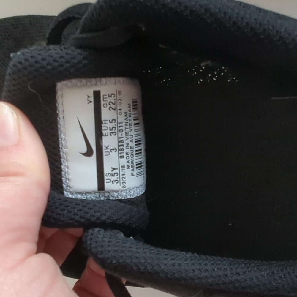 Nike shoes Size 3.5Y - Picture 9 of 9